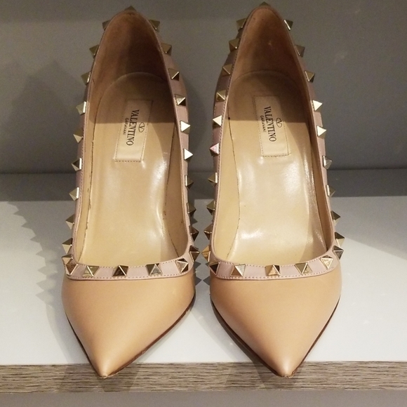 Authentic Valentino RockStud heels - Picture 2 of 7